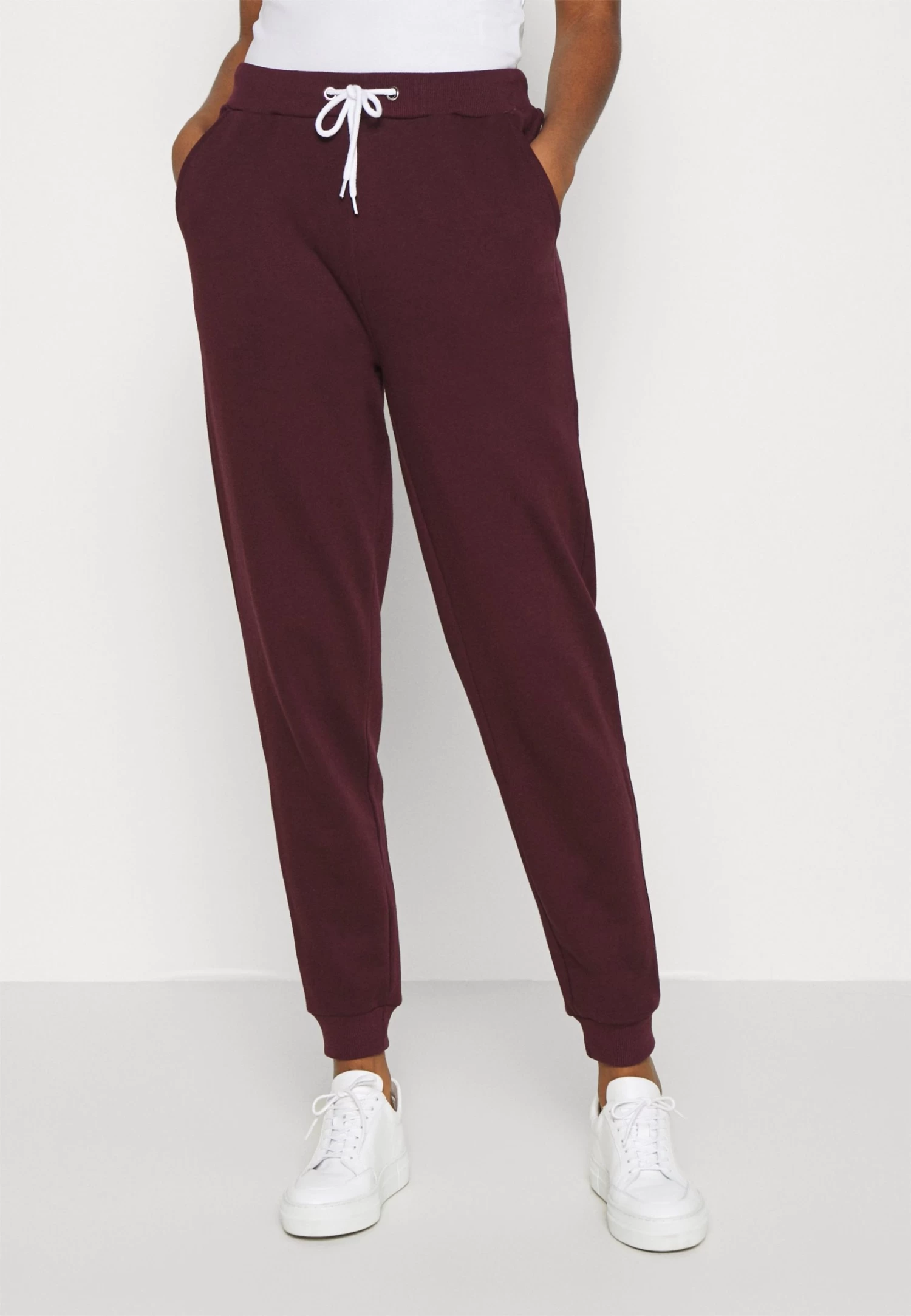 Even&Odd Regular Fit Jogger With Contrast - Tracksuit Bottoms - Dark Red 1 Even&Odd Regular Fit Jogger With Contrast - Tracksuit Bottoms - Dark Red
