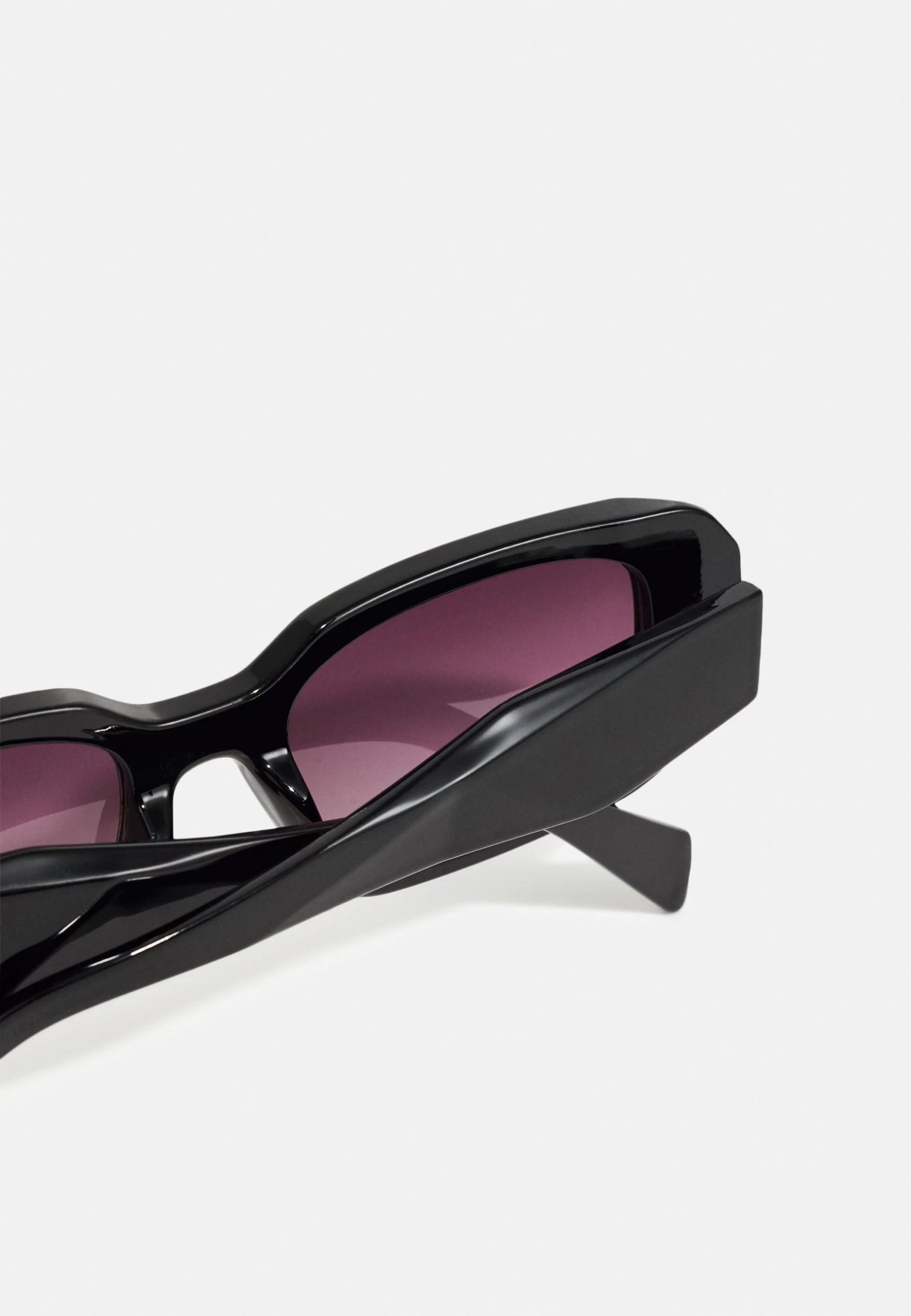 Even&Odd Sunglasses - Black 3 Even&Odd Sunglasses - Black - Image 3