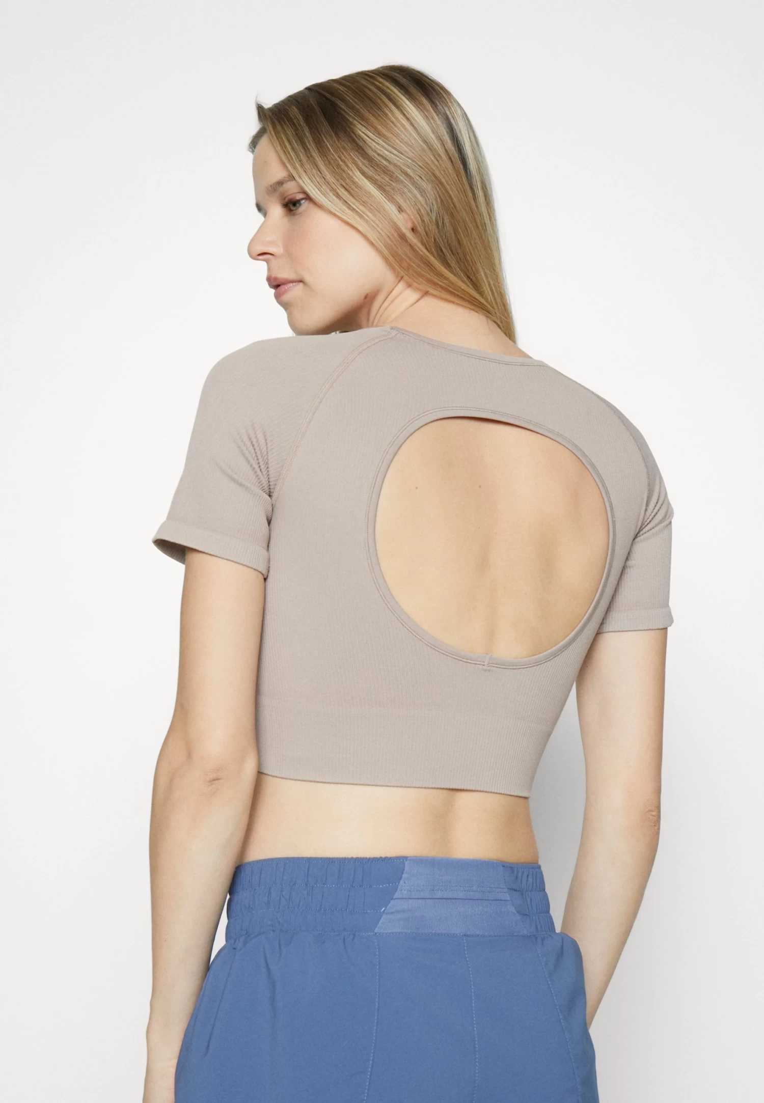 Print T-Shirt - Taupe 4 Print T-Shirt - Taupe - Image 4