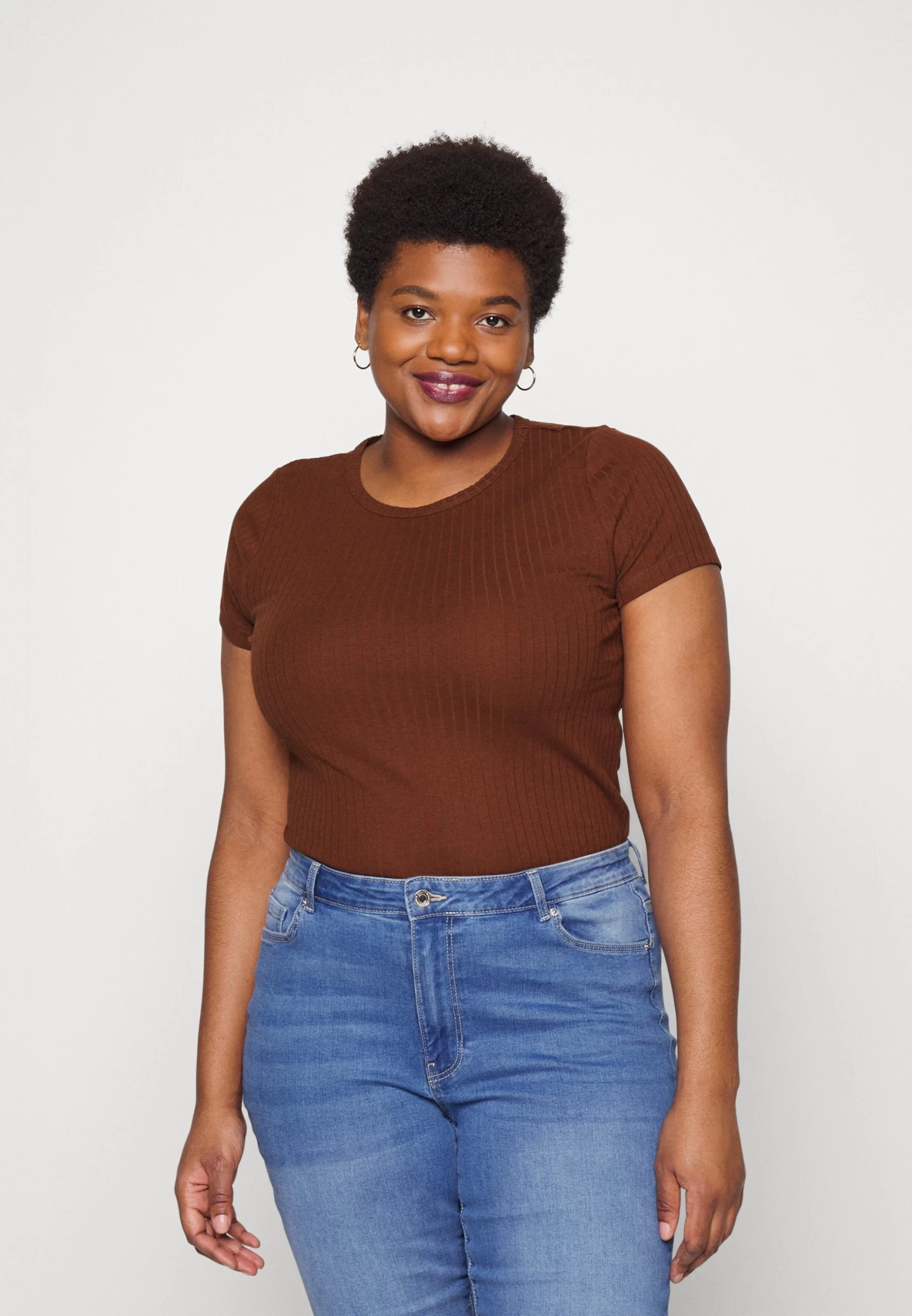 2 Pack - Basic T-Shirt - Dark Brown/Off-White 4 2 Pack - Basic T-Shirt - Dark Brown/Off-White - Image 4