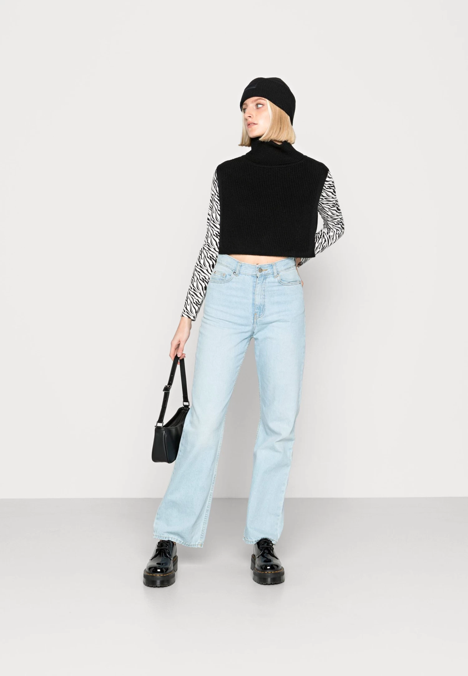 Even&Odd Cape - Black 2 Even&Odd Cape - Black - Image 2