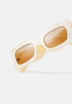 Even&Odd Sunglasses - Off-White 7 Even&Odd Sunglasses - Off-White -Even&Odd f8e0b31b1eb54adca6ea924d44bda4d7
