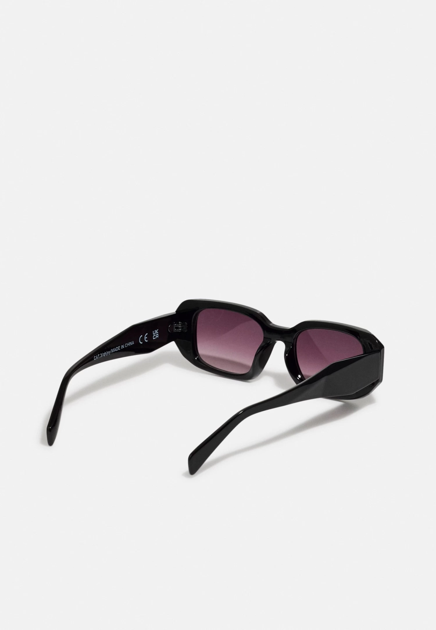 Even&Odd Sunglasses - Black 2 Even&Odd Sunglasses - Black - Image 2